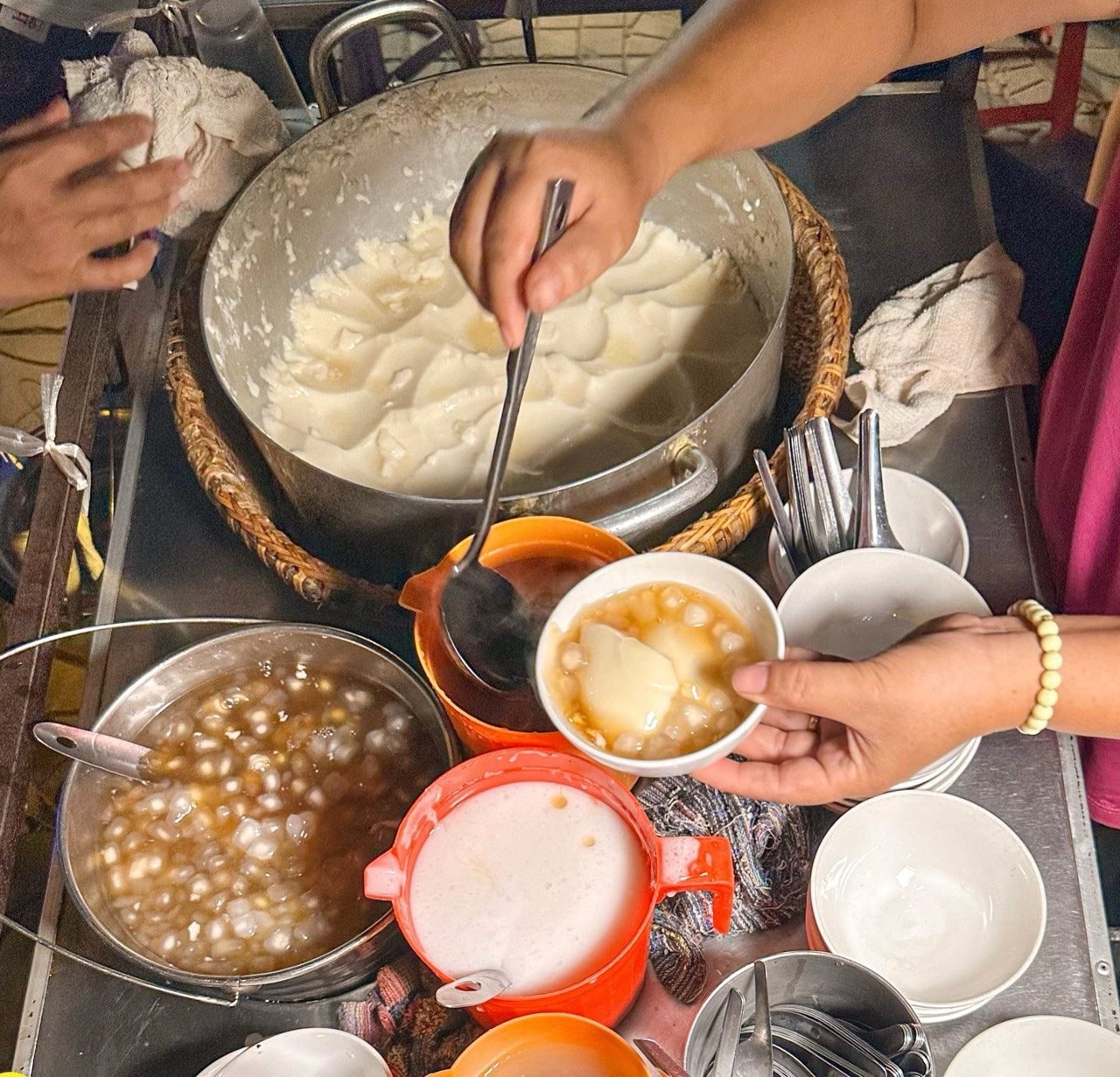 Xé hai ăn chè đậu tà hủ